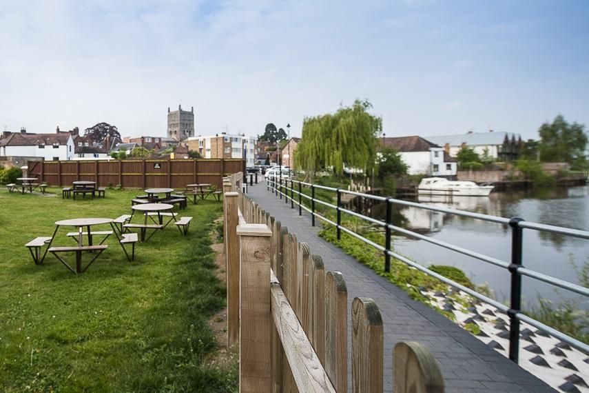 The Royal Hop Pole Wetherspoon Tewkesbury Exterior photo
